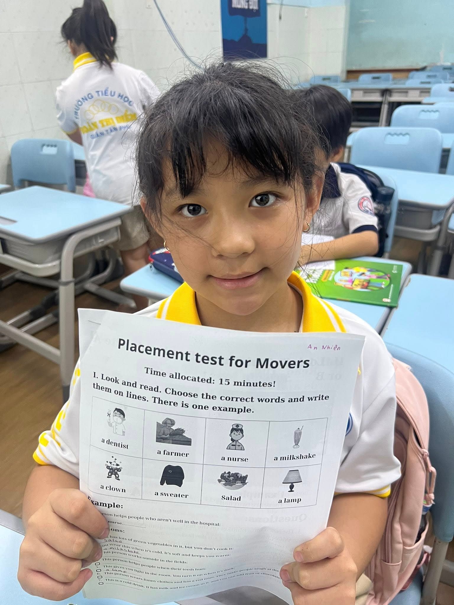 Poster dự án chủ đề yêu thích.